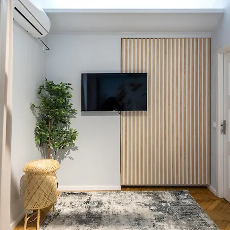 Borealis Calea Victoriei View Netflix